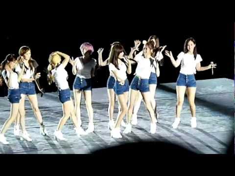 SNSD - Gee + Kissing You @ SMTown Live In Singapore 231112