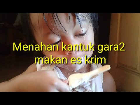 Menahan kantuk gara2 lagi makan es krim..holding back sleep because of eating ice cream