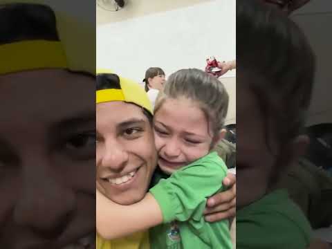 #leozinn Doamos $40.000 em ovos de páscoa ela chorou #leozinho #leozin #leozinn077 #shortsvideo