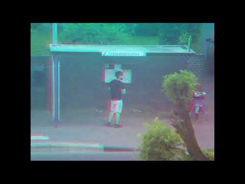 2018-05-08 arme Leute müssen jetzt stehen an der Bushaltestelle