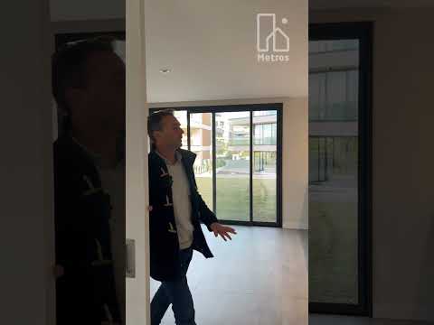 Video de YouTube - Venta Casa en Barrio Parques - 4 dormitorios - Amplio iluminado - Jardín - Seguridad 24hs - 3 autos