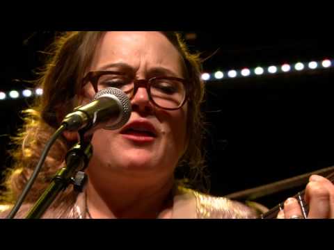 Sara Watkins - Move Me (eTown webisode #1043)