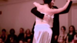 Video thumbnail for Mauro Peralta y Claudia Cortes, "Viejo Portón", de Rodolfo Biagi y Teófilo Ibañez