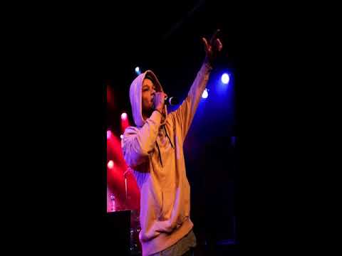 10. Revo - Geef Niet Op (Remy) Feat. Mikez