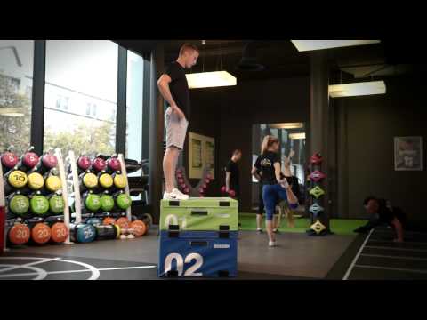 Zirkus FlicFlac bei Fitness First - Boxjumps #FitnessImAlltag