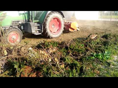 Triturazione ramaglie con trinciatrice TIERRE