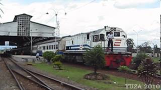 preview picture of video 'Fajar Utama YK Train Departure From Purwokerto Station'