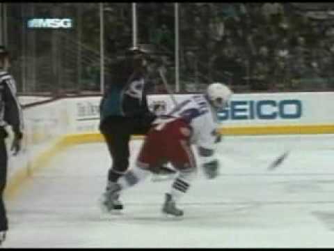 Ryan Hollweg vs Ian Laperriere