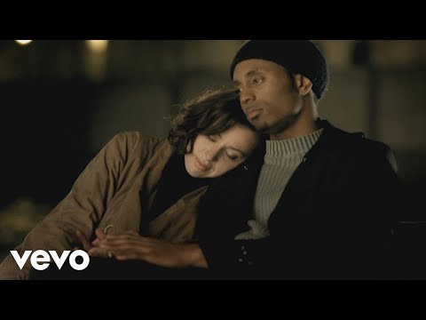 Tina Arena - Je te retrouve un peu (Official Music Video)