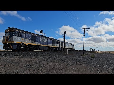 9721V SCT down "Dooen Express" (GL102 EL55, 40W), Melbourne to Dooen, 0920, 16/1/25, Jung West VIC