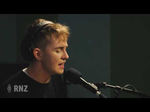 Thomston 'Float' live at RNZ