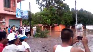 preview picture of video 'Inundacion por el Centro de salud en Tlapehuala por la tormenta Manuel'