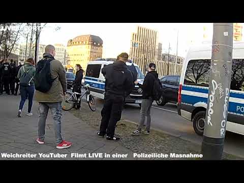 Querdenker und Impfnebenwirkungen wieder mal auf dem City Ring am 11.4.2020 in Leipzig.