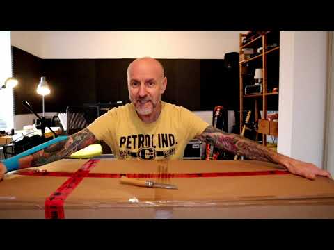 Unboxing a new Siggi Braun Heavy Reliced T-style:  Purple, with S-type pickup in the neck