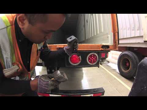 How to change Lights on a Trailer (Quick Fix)