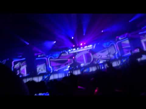AVB playing Burned With Desire vs Ride The Wave (Armin van Buuren Mashup) @ ASOT 650  UTRECHT
