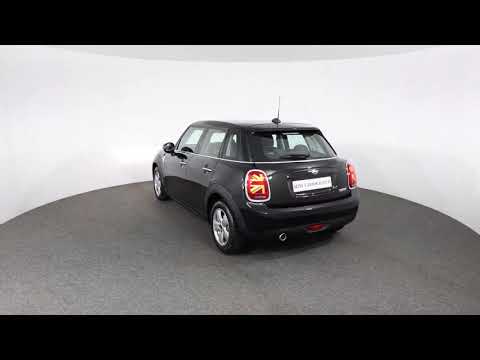 Lloyd Carlisle MINI - 5-Door Hatch Cooper Classic Midnight Black - Walk-around