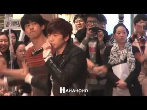 [FANCAM] 111227 Charity concert at Samsung Medical Center - Hands up [Wooyoung]-1
