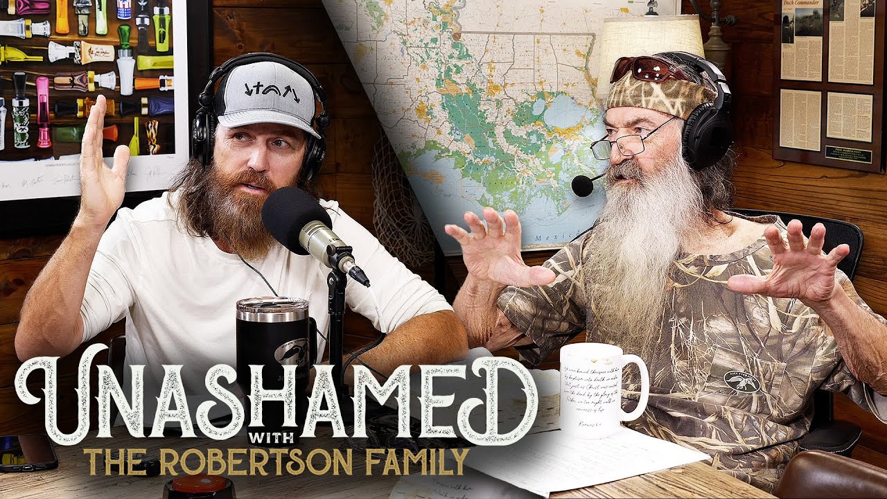 Ep 941 | Phil Sticks His Foot in His Mouth with a Pro Athlete & Jase Is Called Out for a Hat in Church