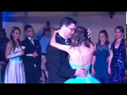 A melhor valsa de debutante com  o pai