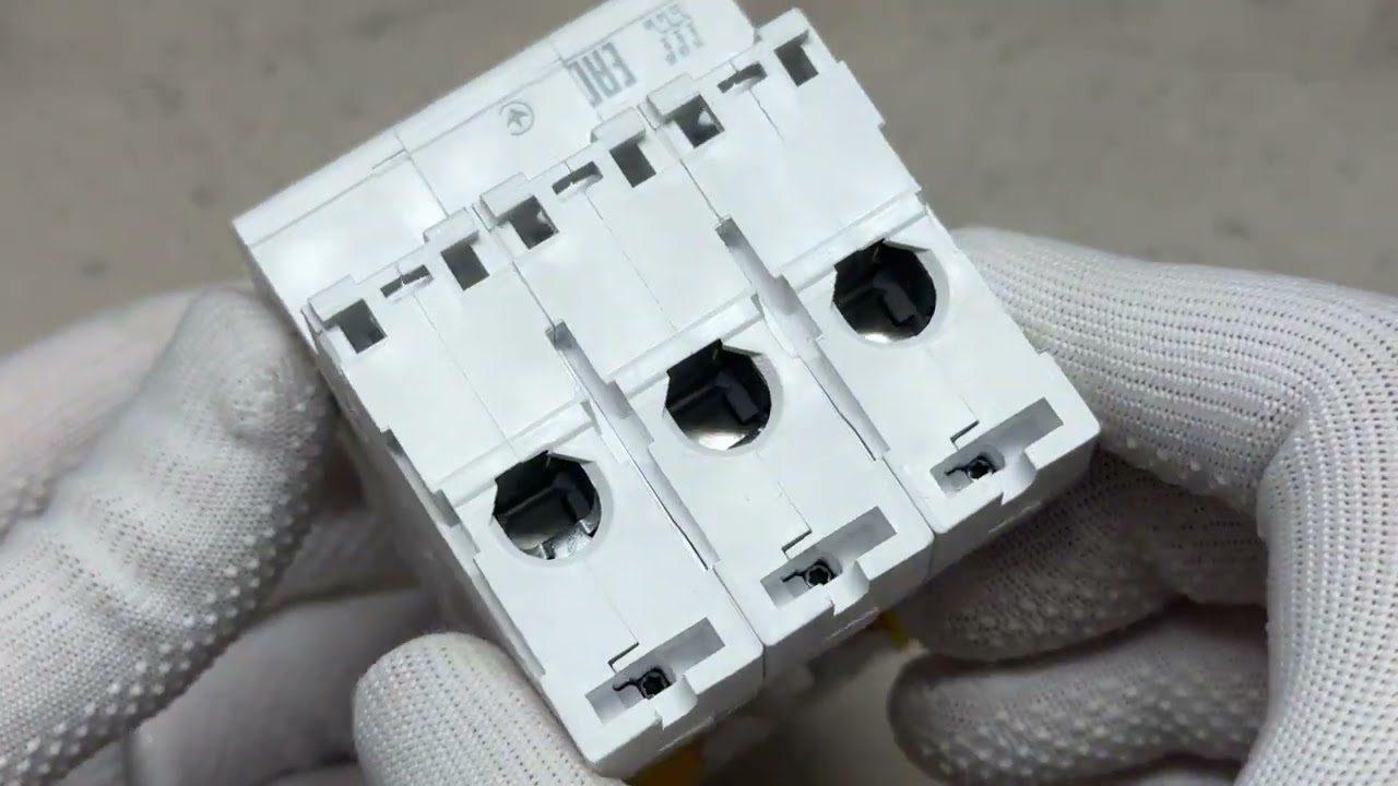 Автоматический выключатель 3P 50А С Resi9 Schneider Electric R9F12350