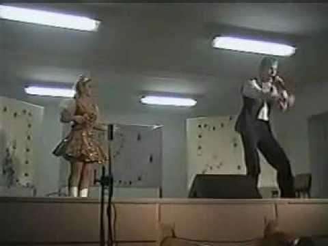 Bódi Barbi & Szabó Dávid Ringó vállú