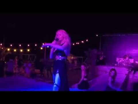 Lora - Fire Up [premiera Live]