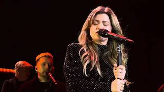 Kelly Clarkson performs Already Gone in Atlantic City, NJ on 5.10.25