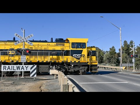 Ochertyre Street, Deniliquin, New South Wales | V/Line Railway Crossing