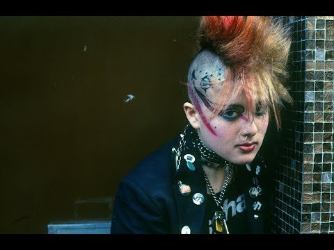 Punks & New Romantics in Kings Road (1981)