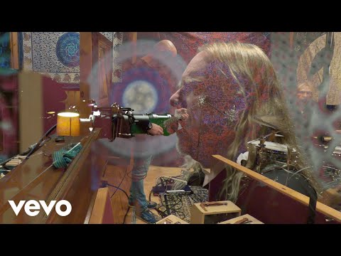 Gov't Mule - Snatch It Back And Hold It (Official Music Video)
