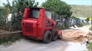 preview picture of video 'Case skid steer loader on work'