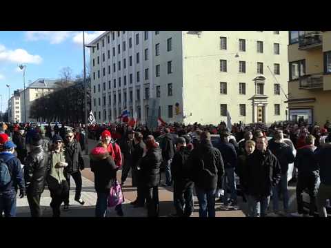 HIFK:n fanit marssii stadionille