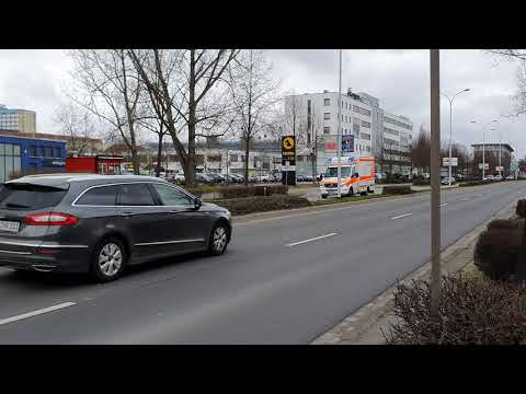 RTW 2/83-1 vom DRK Neubrandenburg fährt zum Klinikum Neubrandenburg