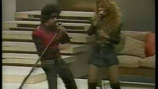 Wanderléa e Raul Seixas cantam &quot;Eu quero mais&quot; - 1983
