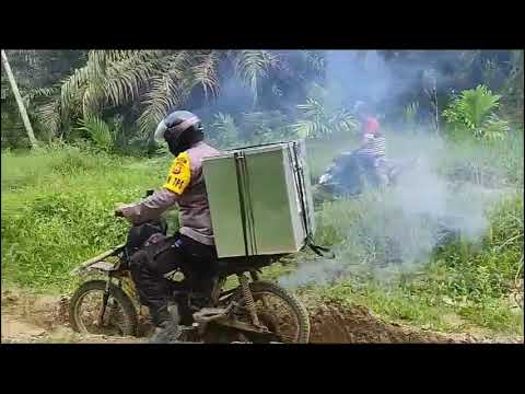 Perjuangan Polisi Antar Surat Susara ke Desa Suban Seluma