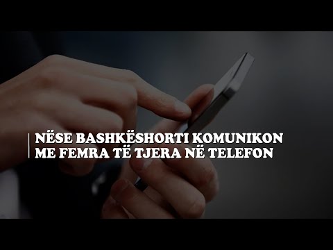 Çfarë duhet të bëjë një grua nëse burri i saj shikon dhe i komenton femrave të tjera në telefon?