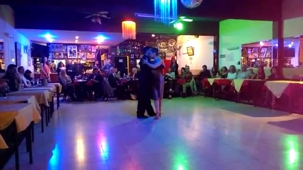 PAOLA TACCHETTI Y ALEJANDRO HERMIDA.  BAILAN BAHIA BLANCA