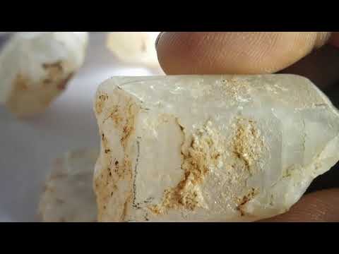 White raw form milky quartz stone, +10g, shape: eneven