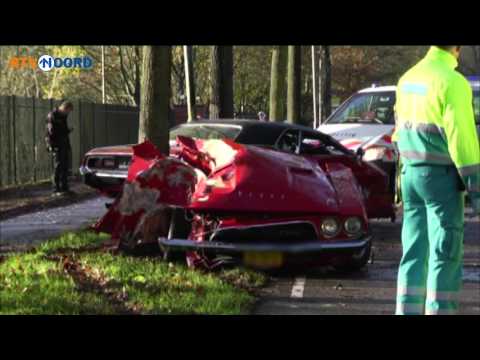 Oldtimer breekt doormidden bij ongeluk in Glimmen - RTV Noord