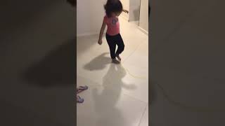 Realizando atividade de motricidade