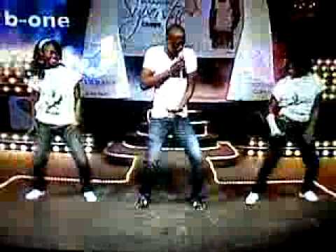 Vodacom Superstar Congo Fiston Mbuyi chante et danse ngayi nakoboma moto