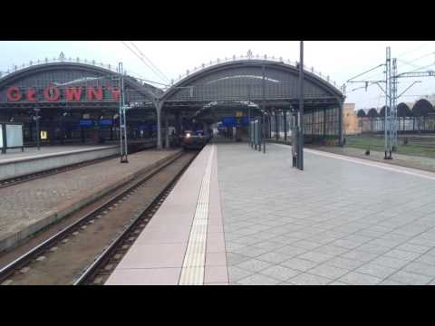 EP09-039 Zjeżdża na grupę z IC 5602/5603 ARTUS