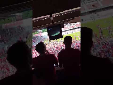 Alle die Arme hoch auch die Scheiß B*llen Energie Cottbus