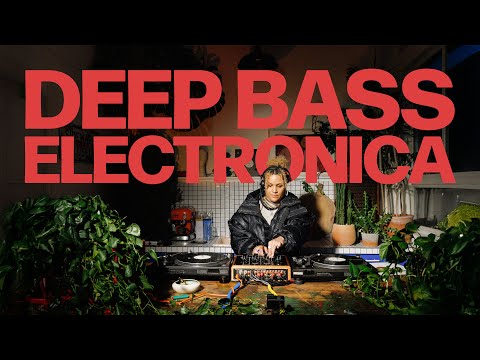 Dubby Electronica, Deep Bass Dubstep Mix [Vinyl Studio Session] with Succubass