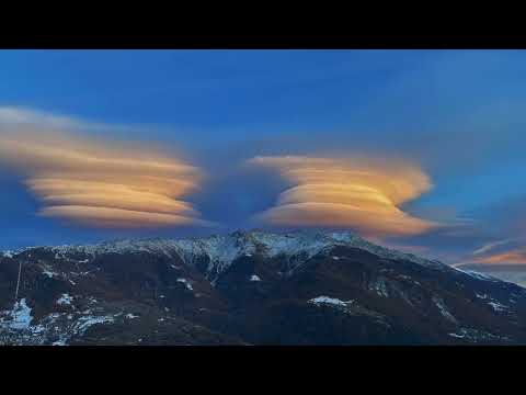 Altocumulus lenticularis am Zenegger Abendhimmel (Wallis/Schweiz)