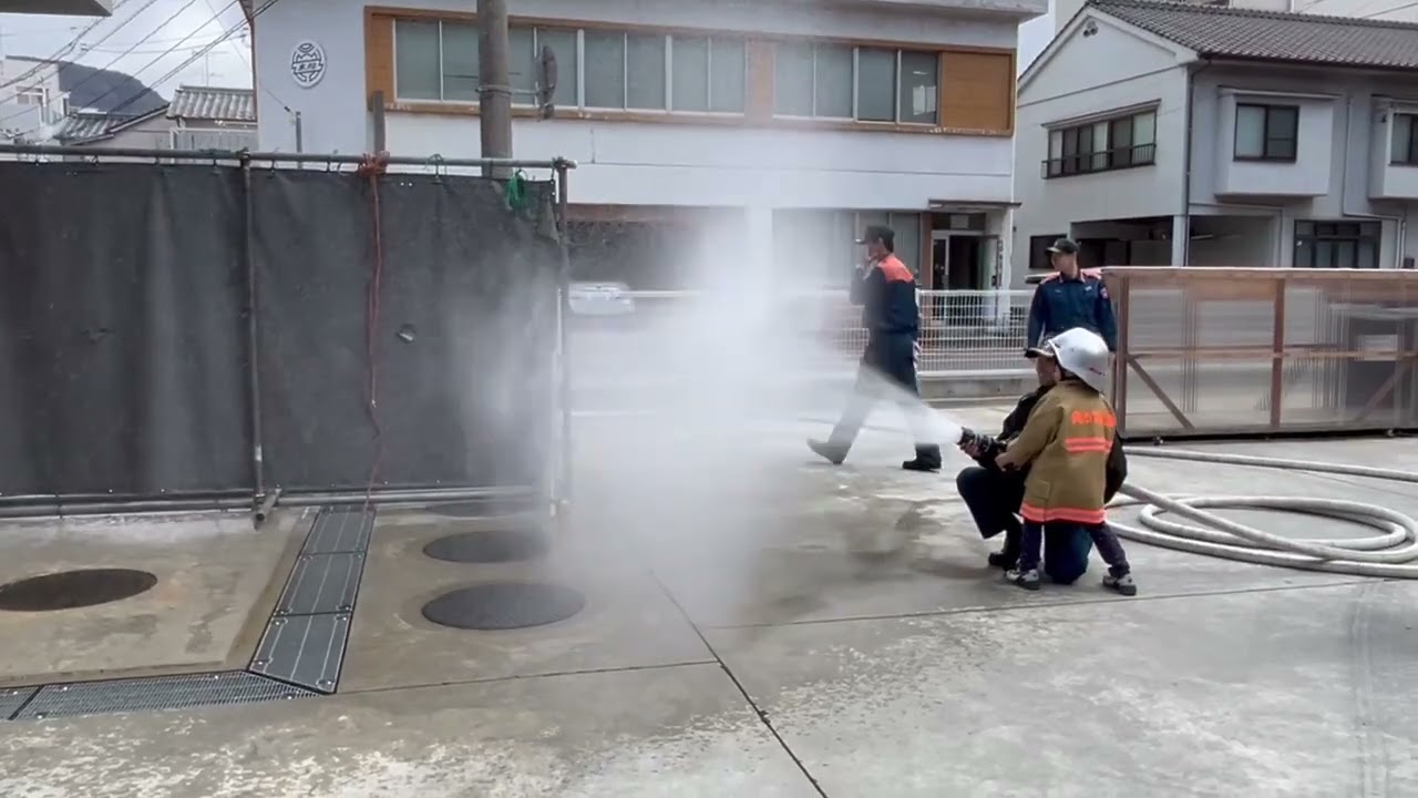 R080304suzuお別れ遠足03（赤組放水体験①）