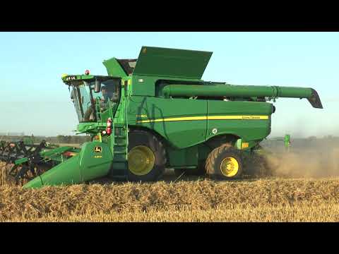 John Deere S680i rotary combine with draper header in France