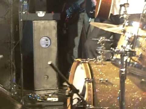 Taylor Hawkins & the Coattail Riders ft Brian May & Roger Taylor - Long Away ( Live in London )