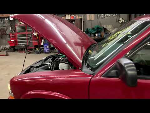 D19M156 2004 Chevrolet S 10 Pickup